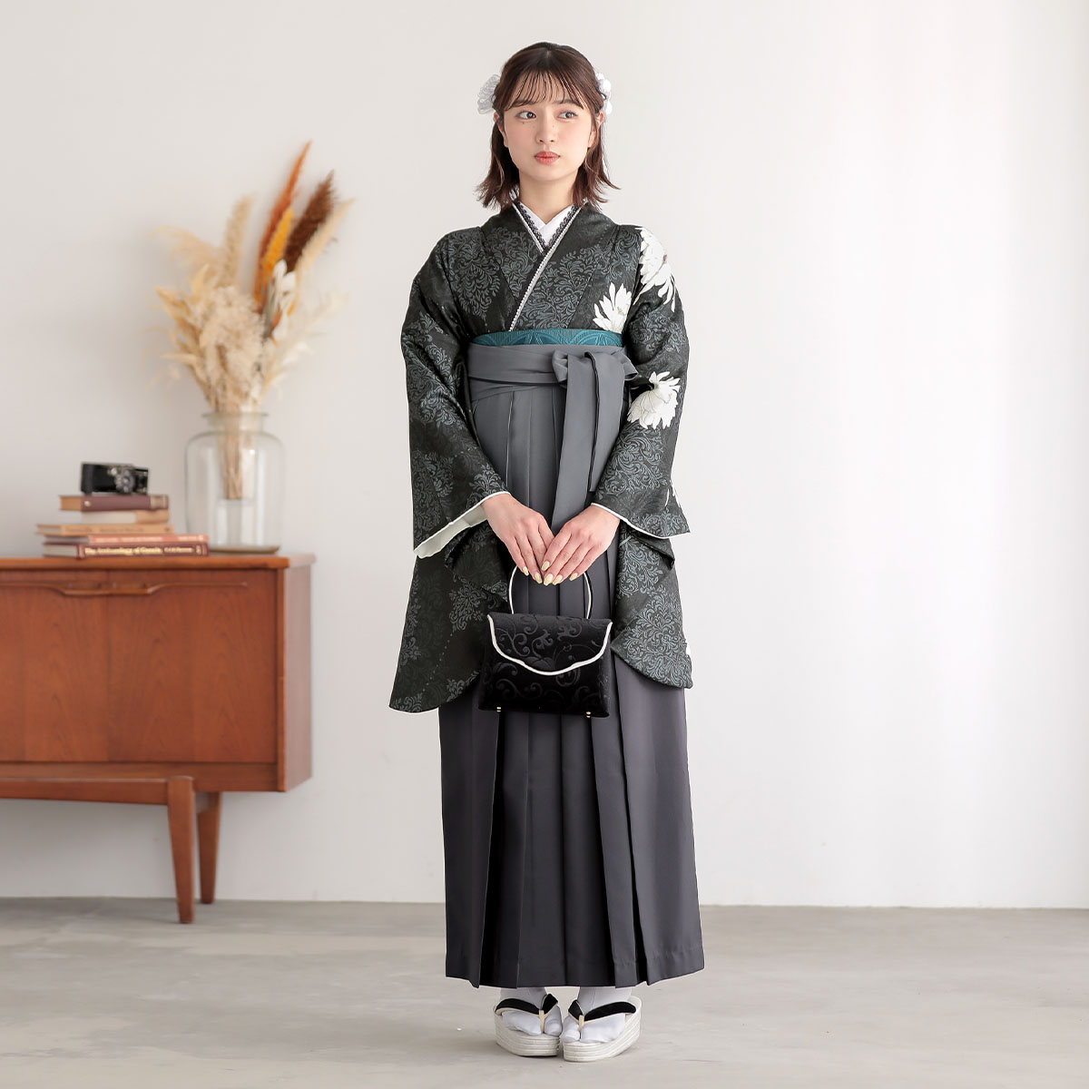  黒　月下美人にダマスク模様 レンタル 大学生袴 G1042