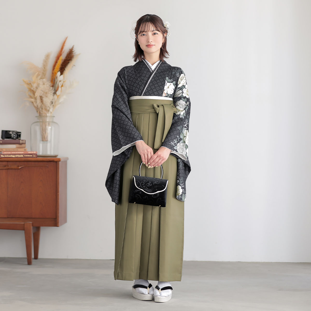  黒　モッコウバラにチェック模様 レンタル 大学生袴 G1044