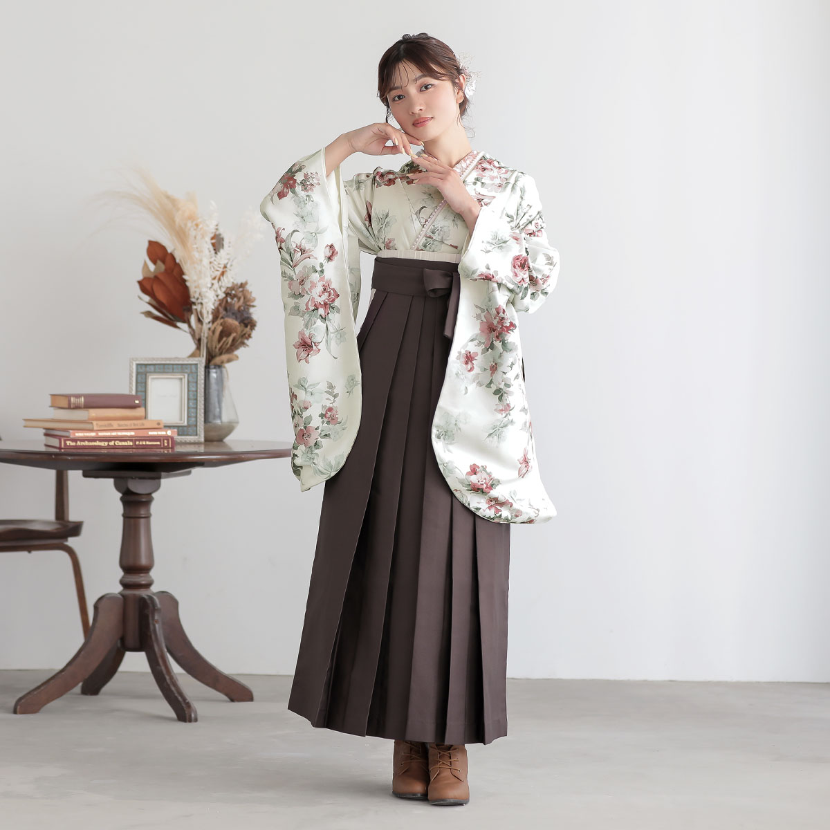  オフホワイト　フラワー レンタル 大学生袴 G1045