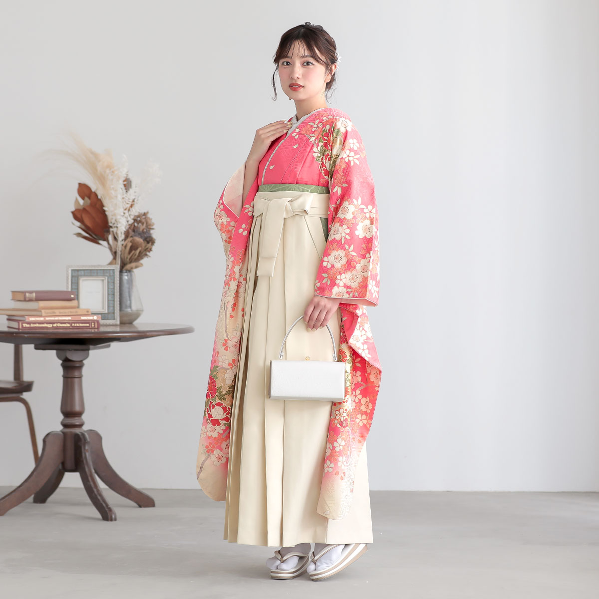  【SALE】 鮮桃色　花丸文に桜 レンタル 振袖袴 R2000