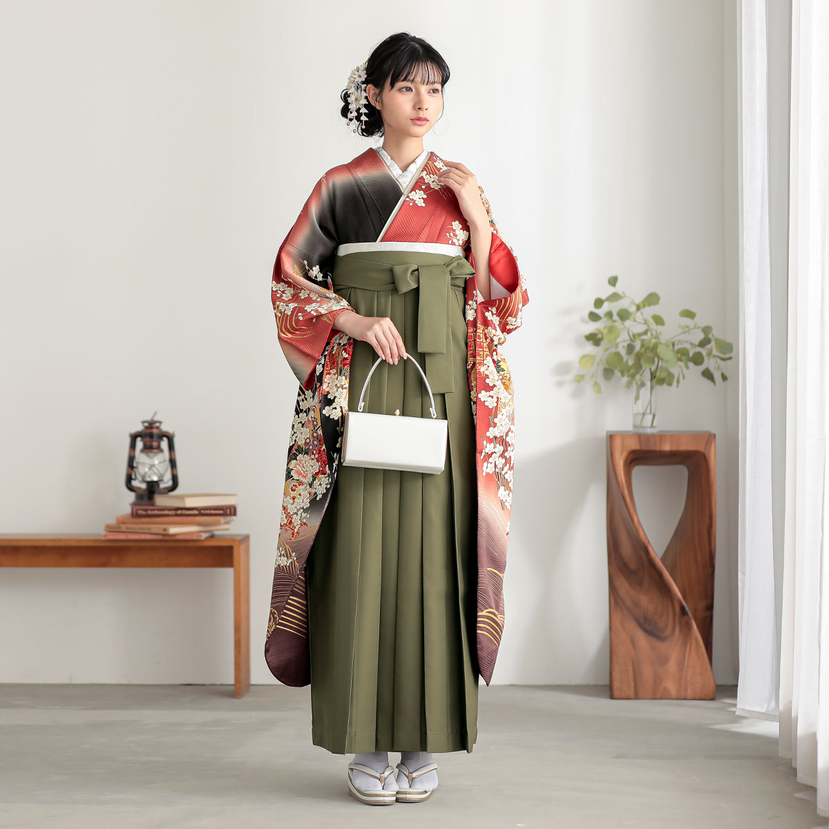  【SALE】 黒・海老茶　波に梅と御所車  絹 レンタル 振袖袴 R290