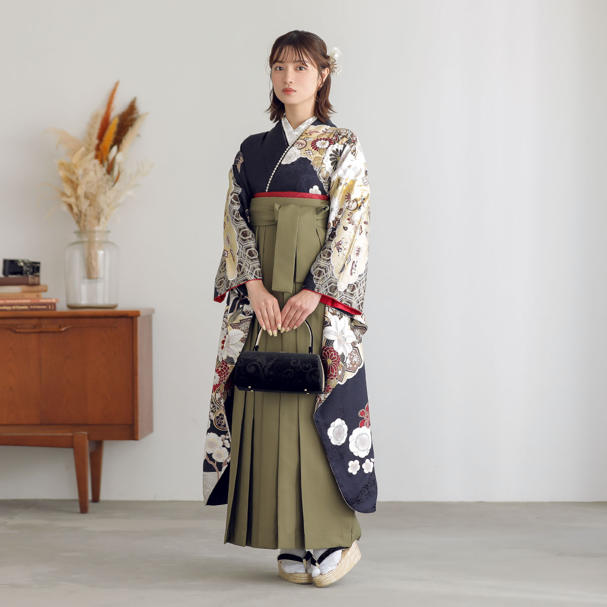  【SALE】 濃紺　百合に椿　ねじれ梅 レンタル 振袖袴 R2218