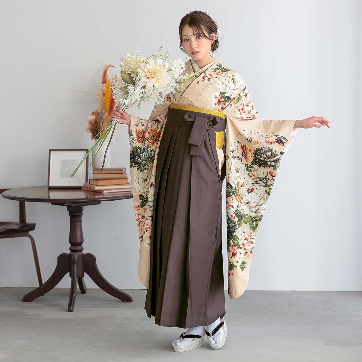 ジャパンスタイル ライトアプリコット　菊に桜 レンタル 振袖袴 R2220