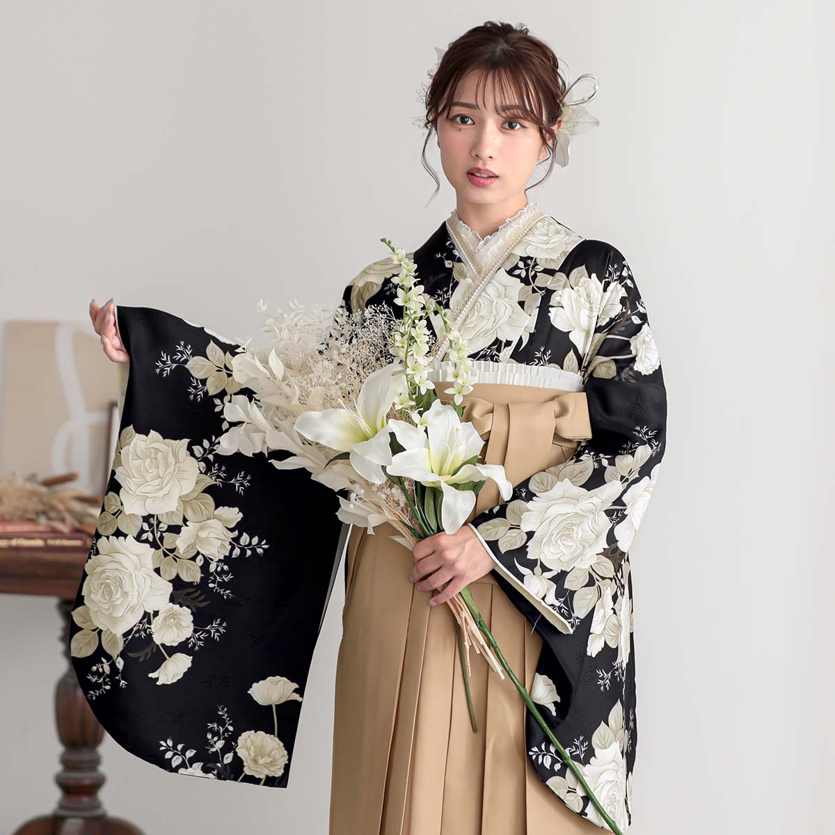 黒　白バラ レンタル 大学生袴 G1064