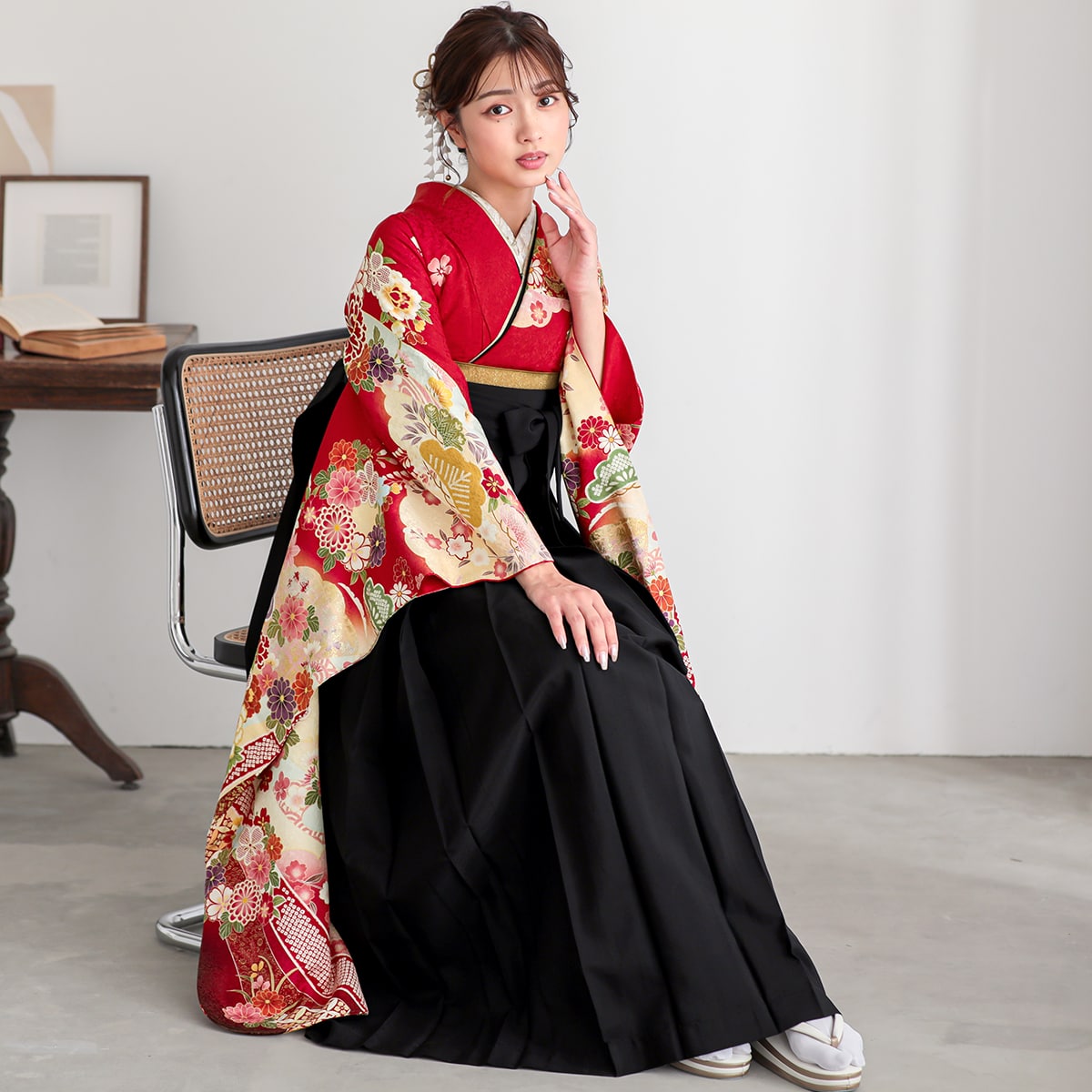  赤　雲取り熨斗花文様  絹 レンタル 振袖袴 R1711