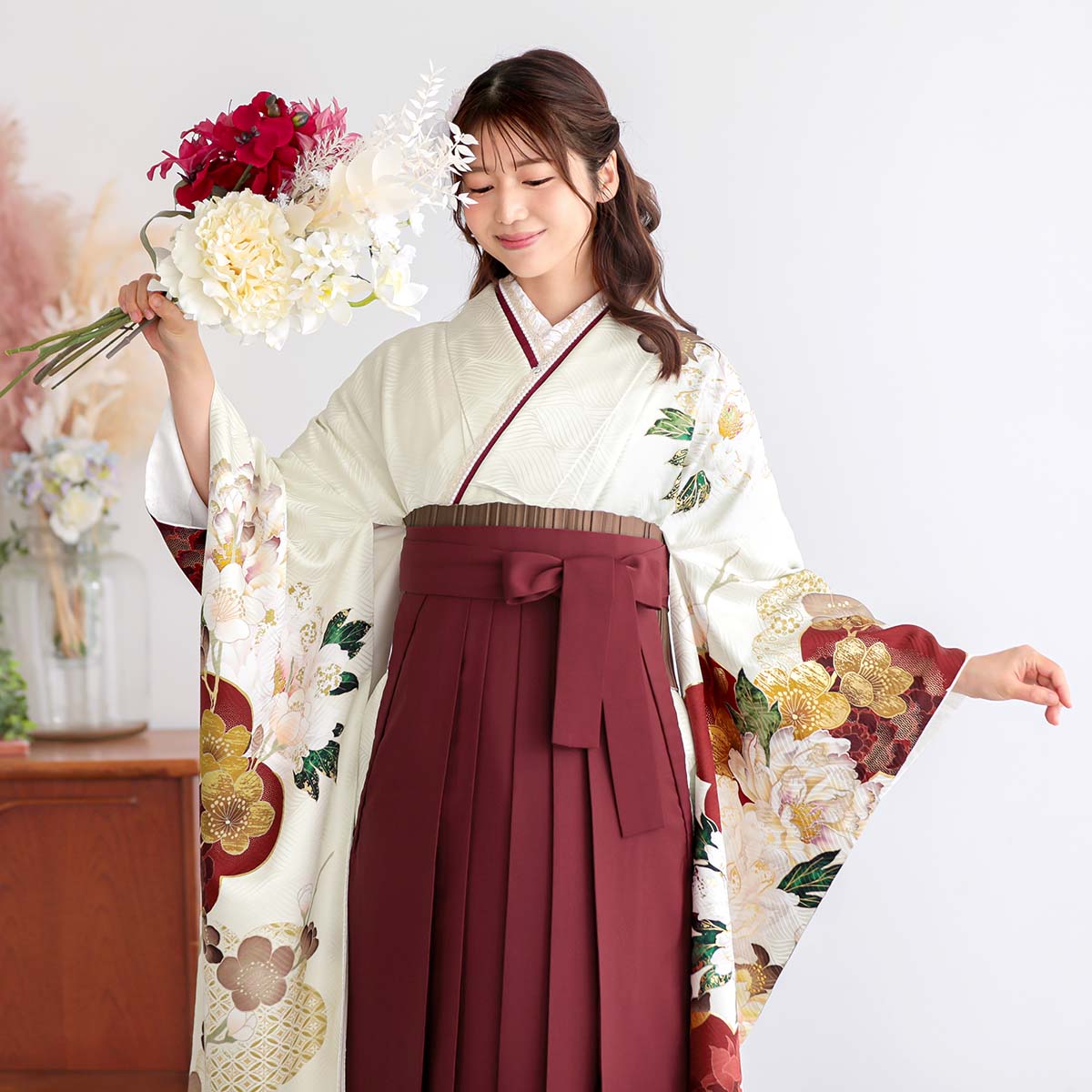 桜田ひより 白 菊牡丹に梅 レンタル 振袖袴 R2236