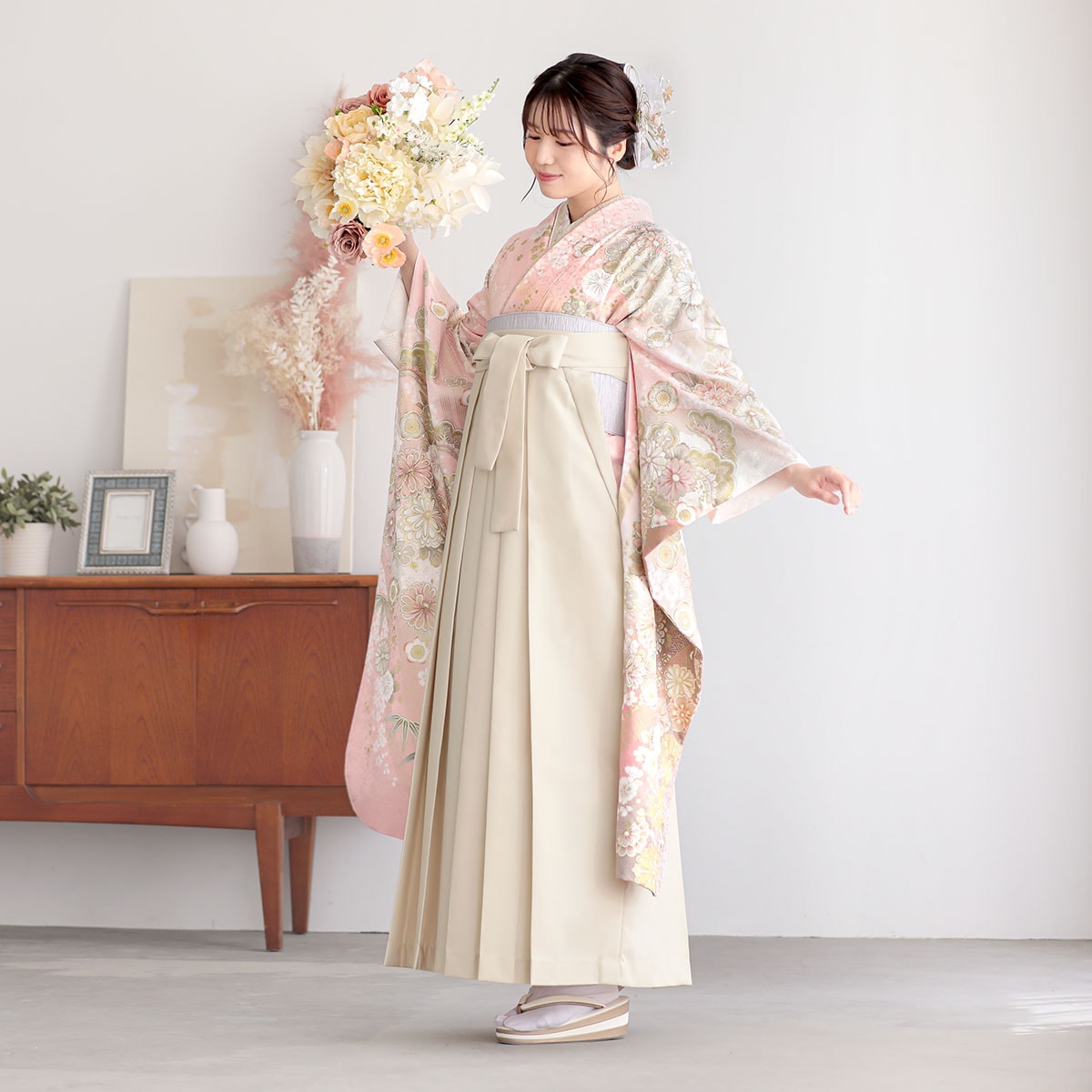 希空のふりそで オフホワイト×朱色 絞り寄せ柄 レンタル 振袖袴 R2243