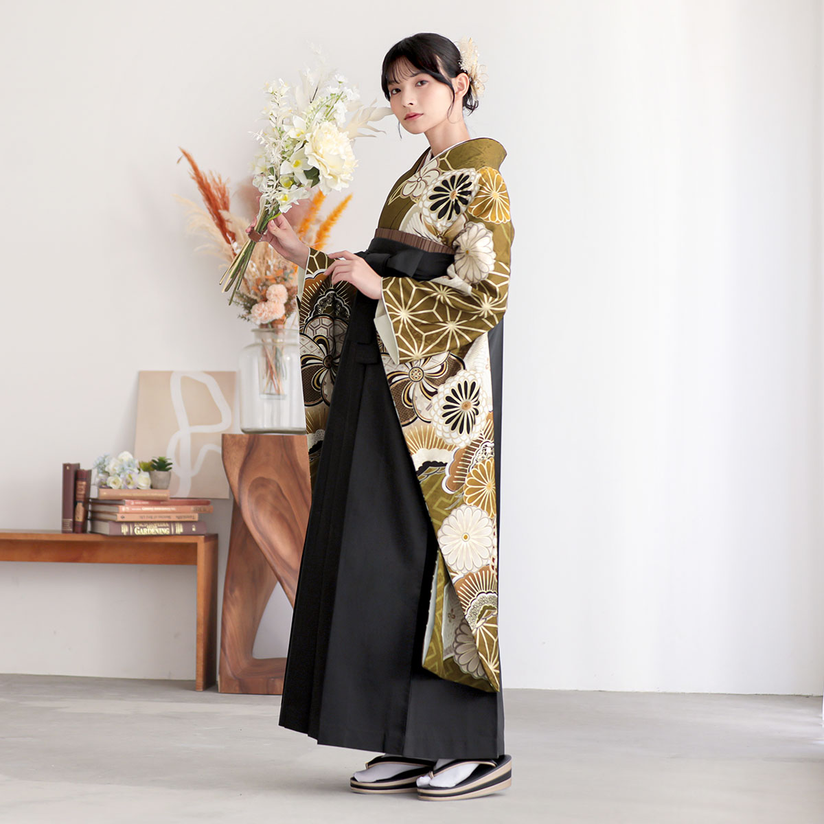九重×中村里砂 鶯茶　捻じれ梅に菊　松に亀甲 レンタル 振袖袴 R2249