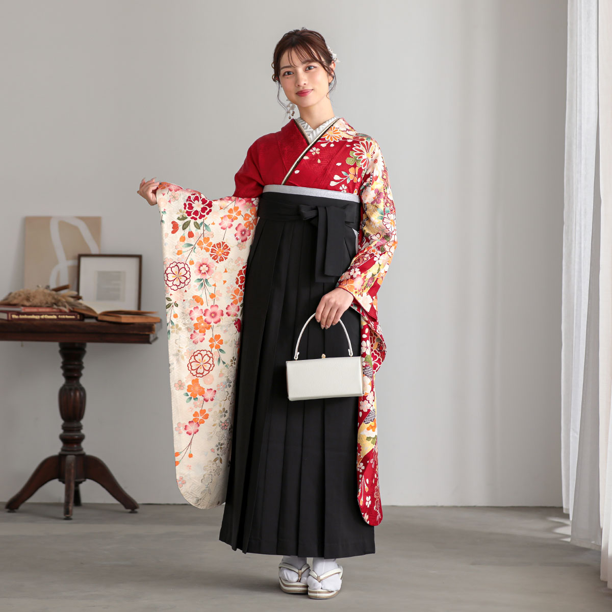 お振袖　単品　お仕立て上り品　白×紅紫　玉　正絹　美品　成人式　袴スタイルにも 玉城ティナ × 紅一点 袴 IN43 | 振袖・袴のレンタルや成人式前撮りは夢