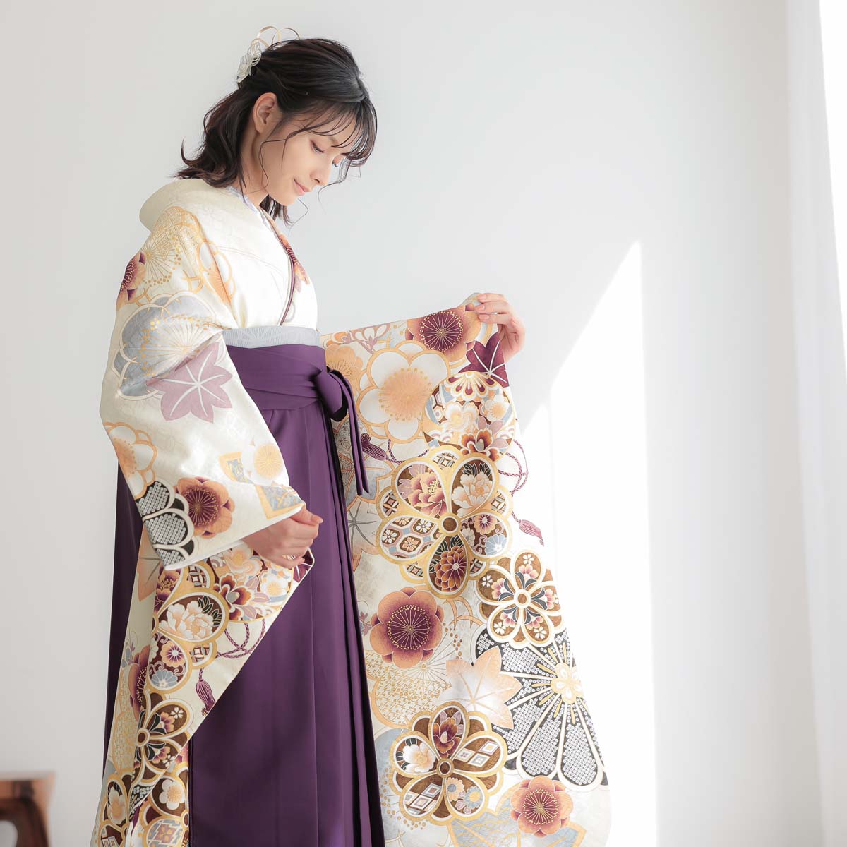  オフホワイト　梅に楓と手毬 レンタル 振袖袴 R2127