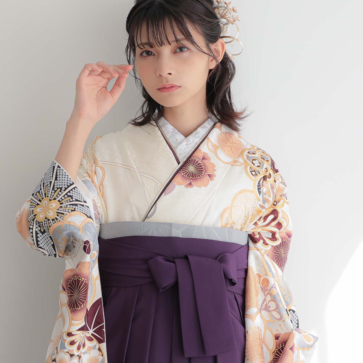  オフホワイト　梅に楓と手毬 レンタル 振袖袴 R2127