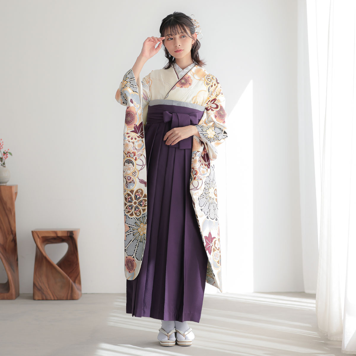  オフホワイト　梅に楓と手毬 レンタル 振袖袴 R2127