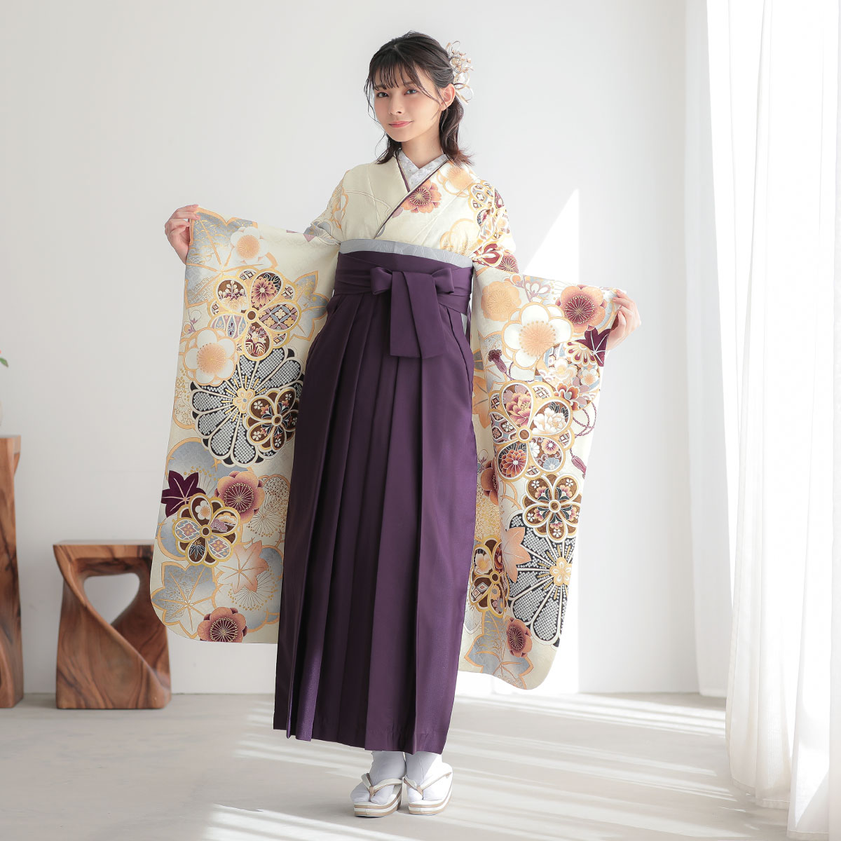  オフホワイト　梅に楓と手毬 レンタル 振袖袴 R2127