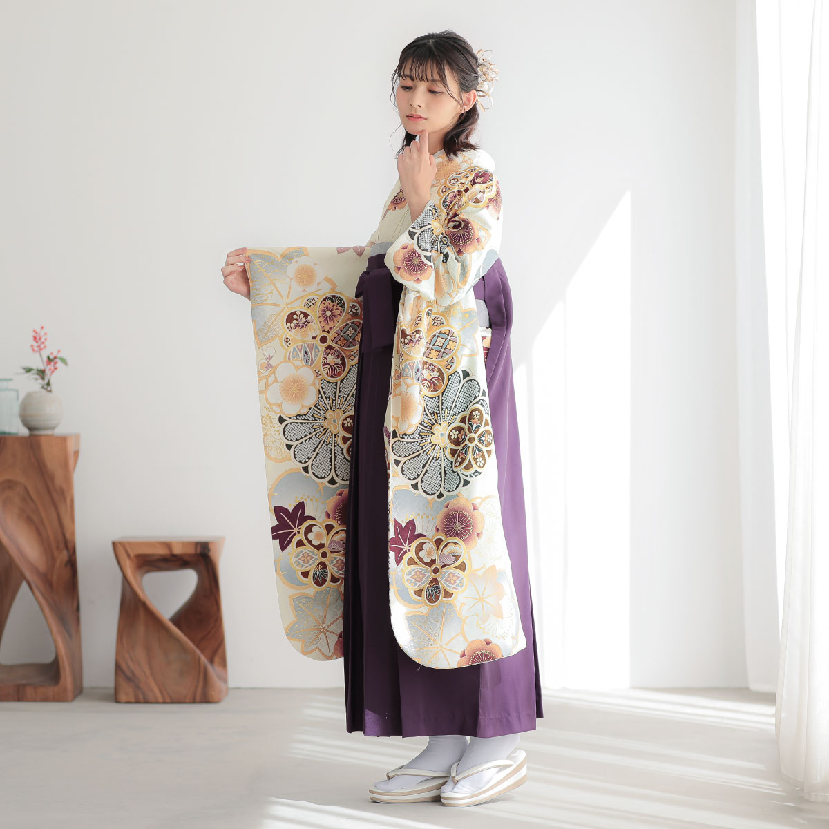  オフホワイト　梅に楓と手毬 レンタル 振袖袴 R2127