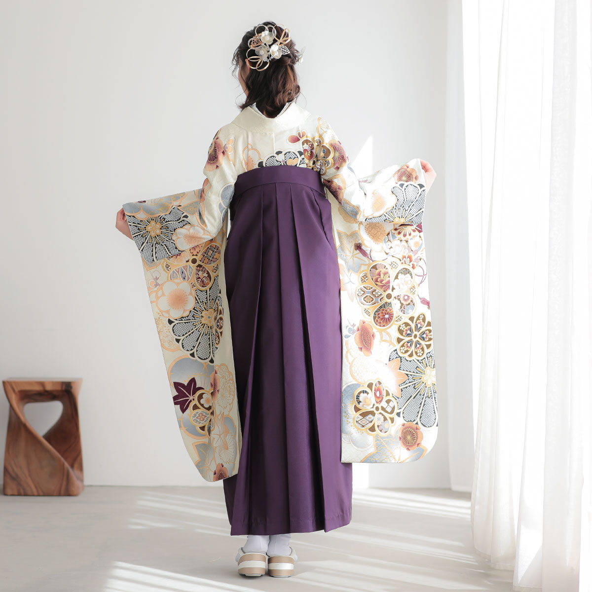  オフホワイト　梅に楓と手毬 レンタル 振袖袴 R2127