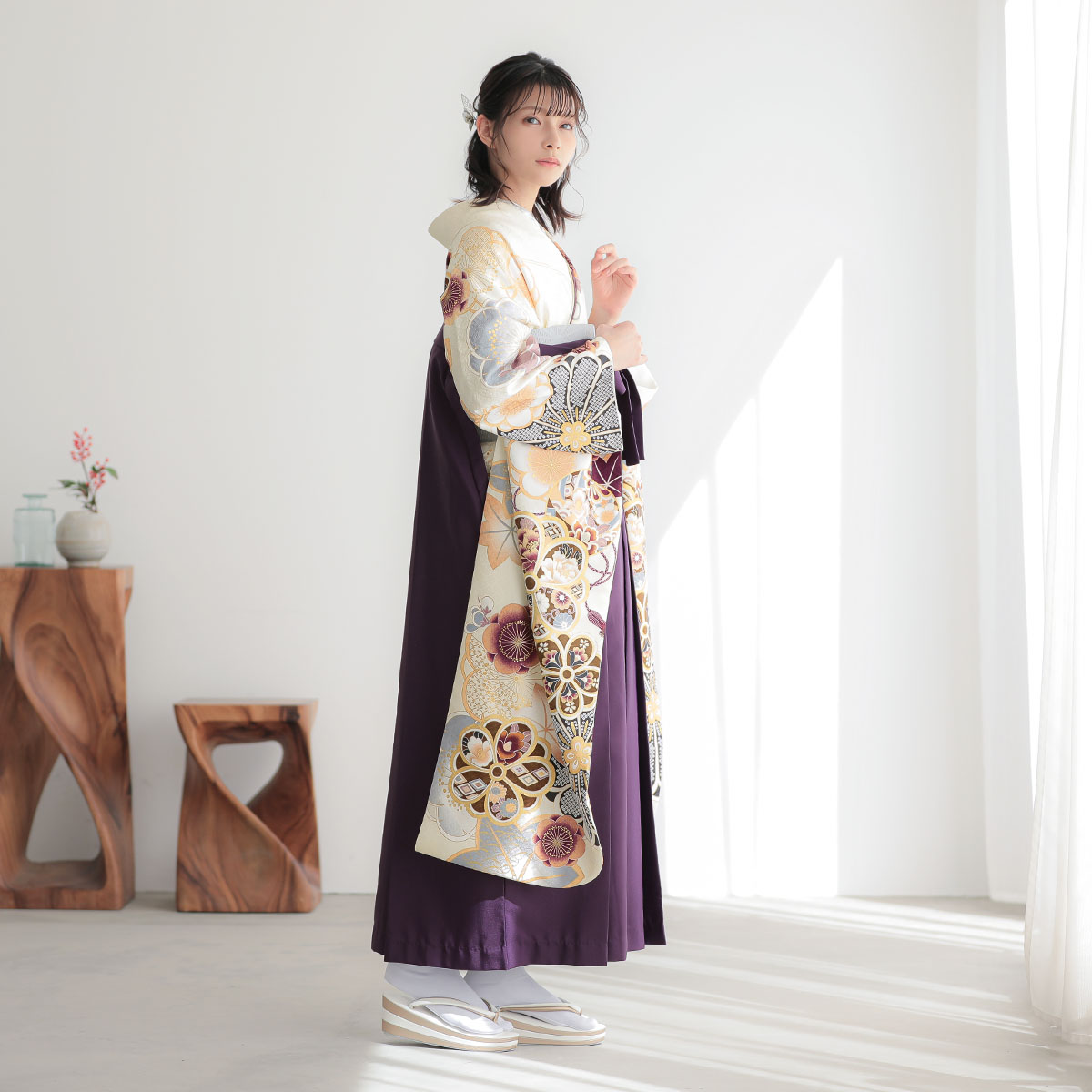  オフホワイト　梅に楓と手毬 レンタル 振袖袴 R2127