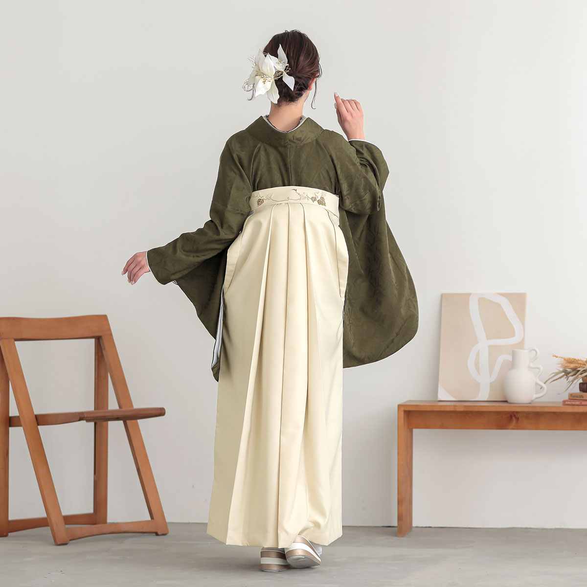 モダンアンテナ モスグリーン　幾何学文様 レンタル 大学生袴 G1049