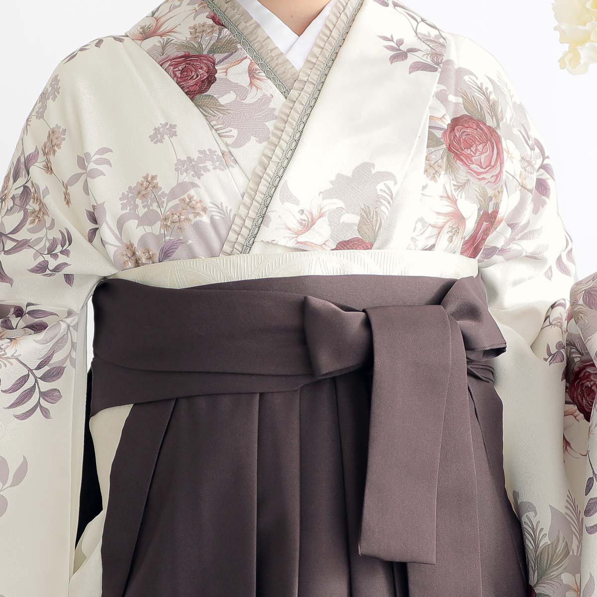  【SALE】 オフホワイト　薔薇に百合 レンタル 大学生袴 G1003