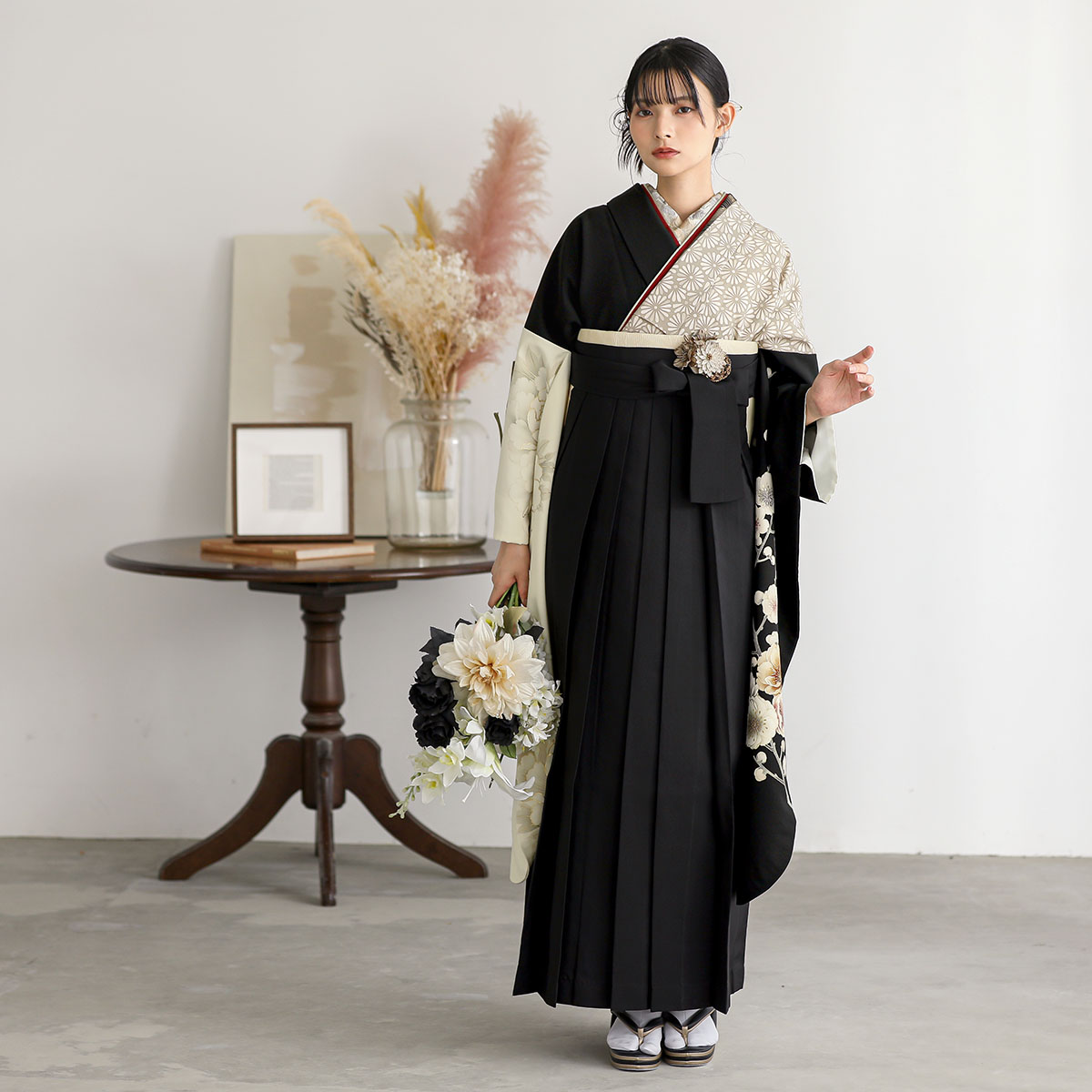 華徒然 ベージュ×黒×オフホワイト　牡丹に梅 レンタル 振袖袴 R2224