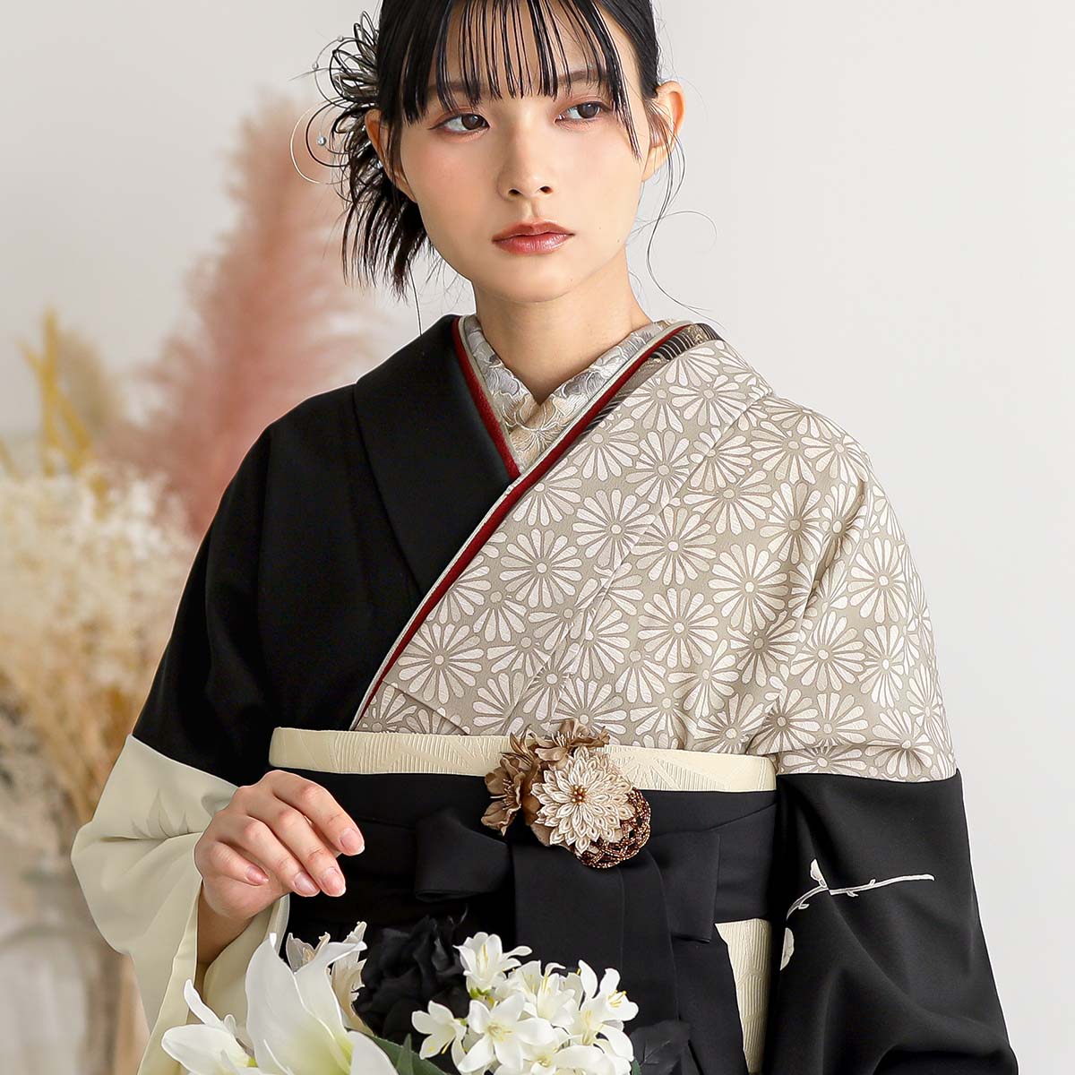 華徒然 ベージュ×黒×オフホワイト　牡丹に梅 レンタル 振袖袴 R2224