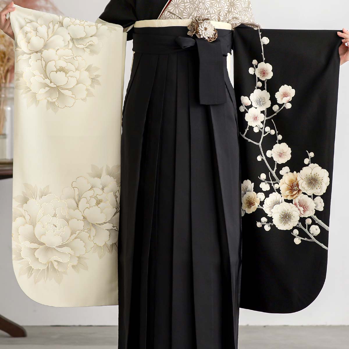 華徒然 ベージュ×黒×オフホワイト　牡丹に梅 レンタル 振袖袴 R2224