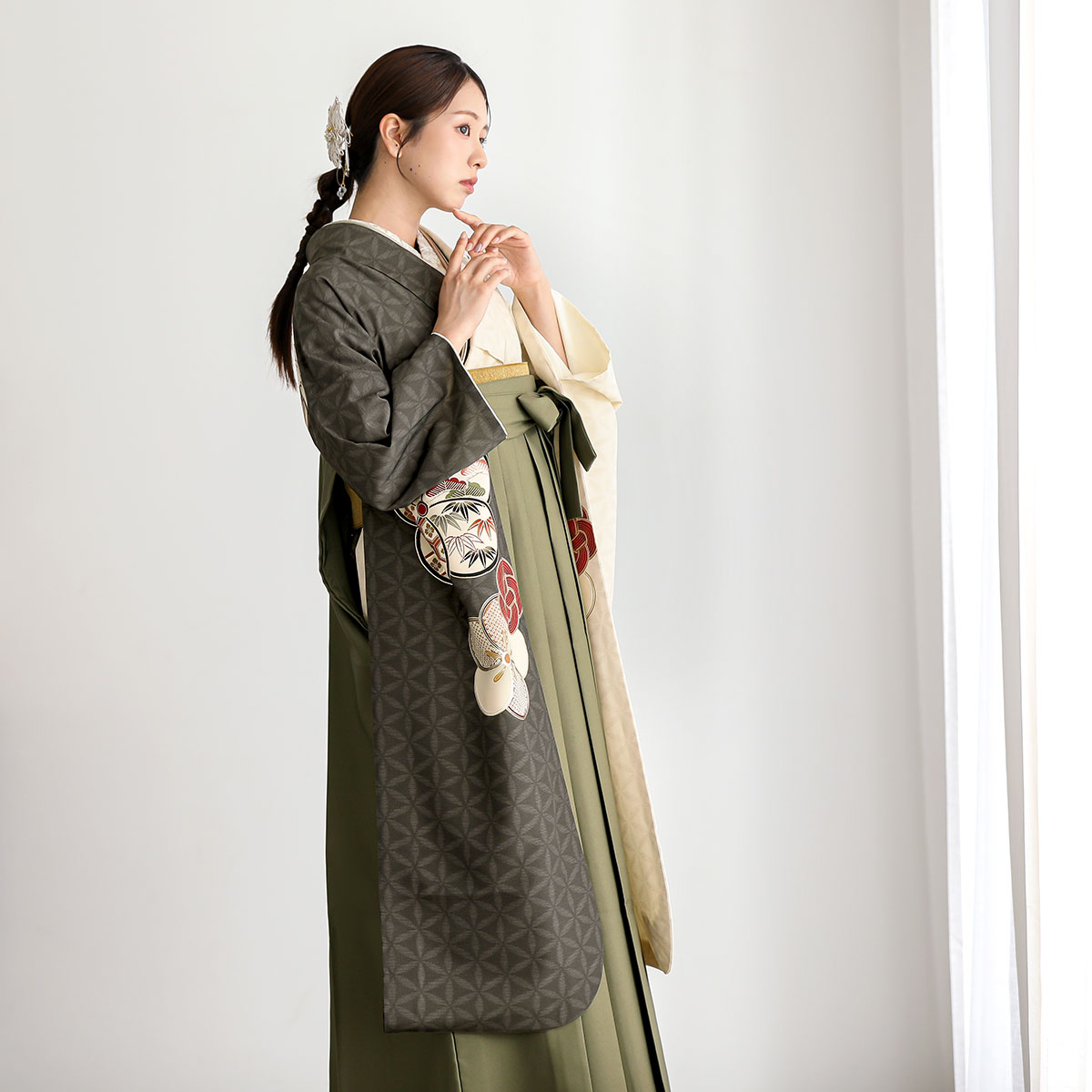 九重 クリーム×焦げ茶　捻じれ梅に鼓 レンタル 振袖袴 R2223
