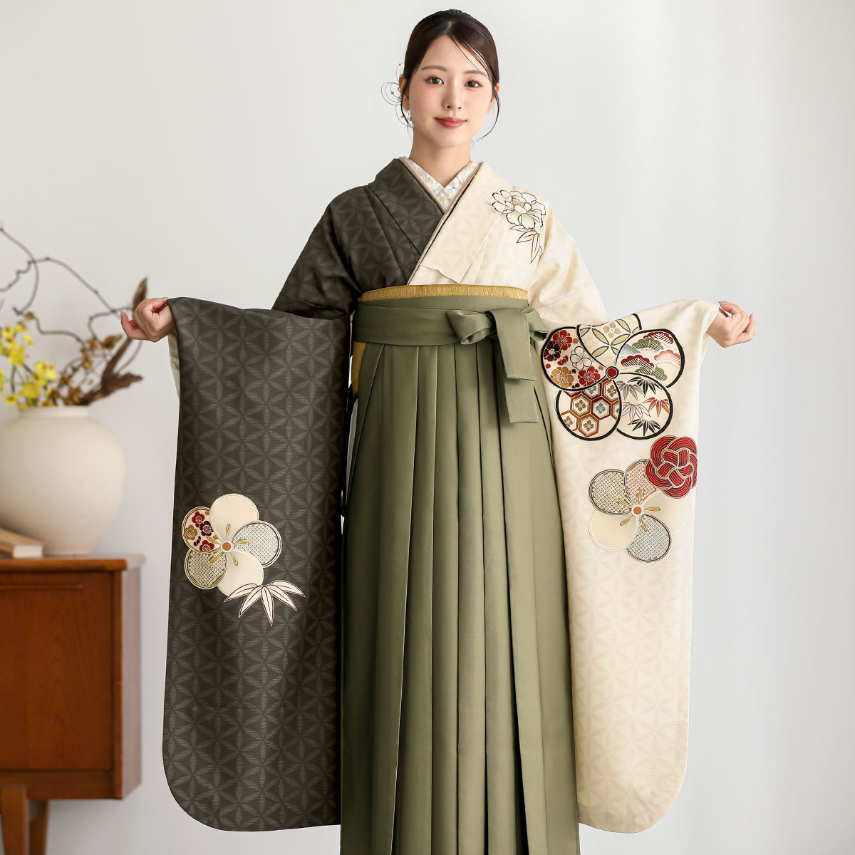 九重 クリーム×焦げ茶　捻じれ梅に鼓 レンタル 振袖袴 R2223
