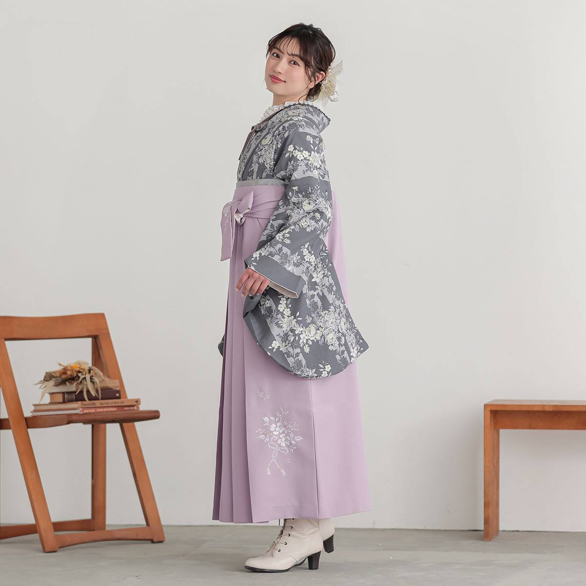 Kami Shibai 【SALE】 グレー　薔薇にストライプ レンタル 大学生袴 G976