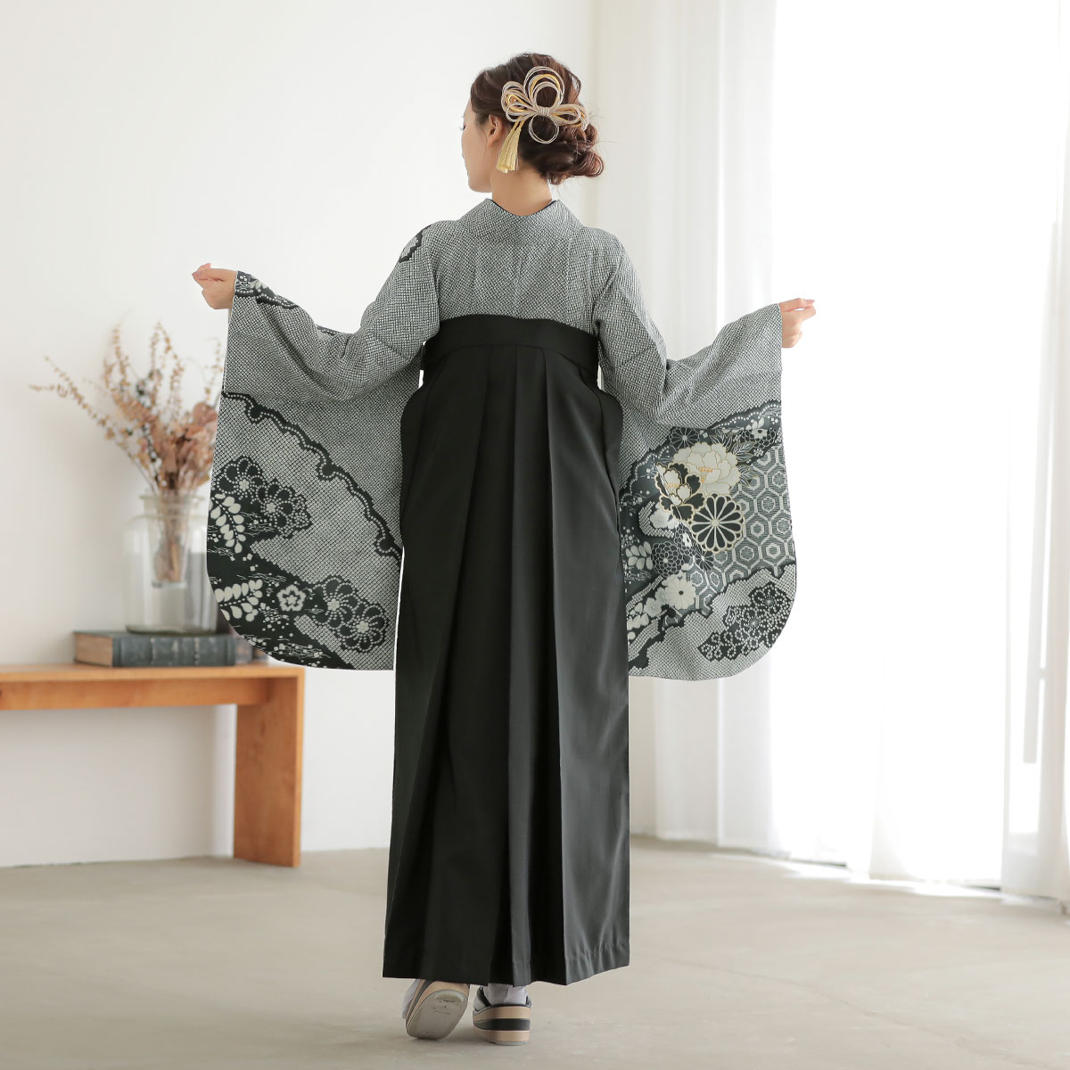  【SALE】 墨黒　菊牡丹に疋田 レンタル 大学生袴 G987