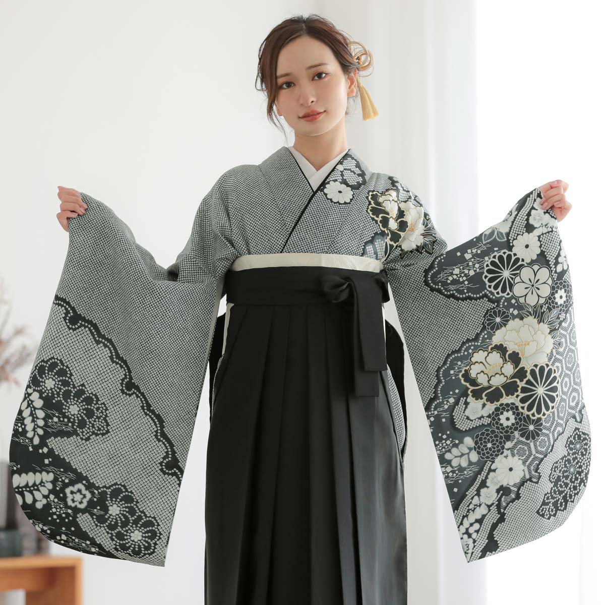  【SALE】 墨黒　菊牡丹に疋田 レンタル 大学生袴 G987