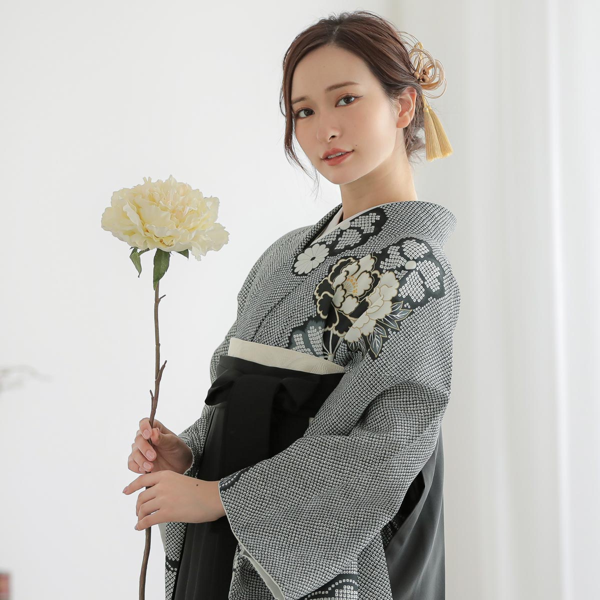  【SALE】 墨黒　菊牡丹に疋田 レンタル 大学生袴 G987