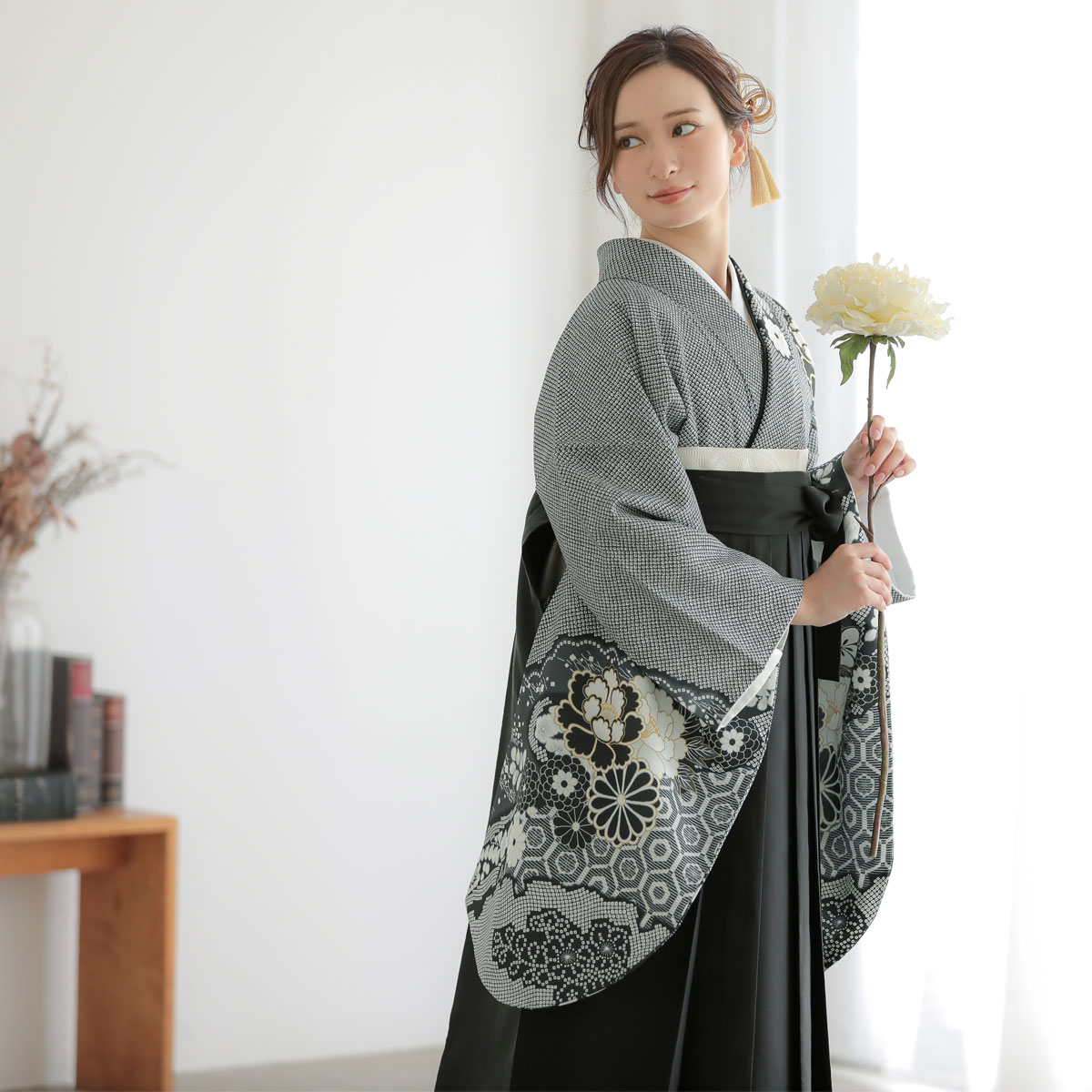  【SALE】 墨黒　菊牡丹に疋田 レンタル 大学生袴 G987