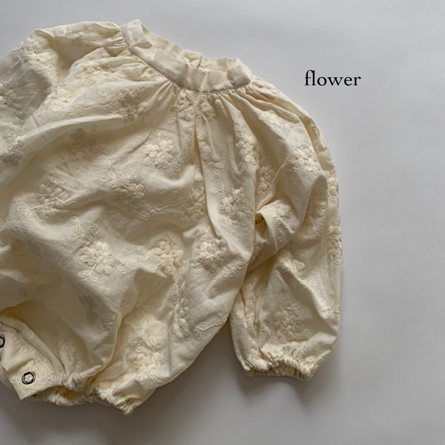 floral embroidery rompers(花柄刺繍ロンパース)