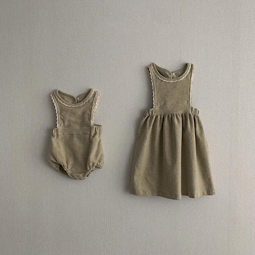 apron rompers(エプロンロンパース)