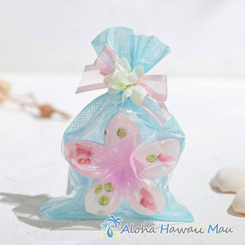 プルメリア型 ヘアクリップ 5カラー パステルカラー ハワイアン ヘアアクセサリー〈チャーム付リボンラッピング〉ハワイアン ギフト ラッピング