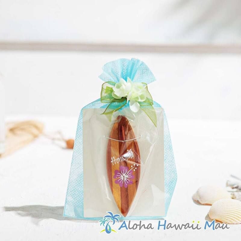ハワイアンマグネット サーフボード型 ウッド ハイビスカス Hawaii 7カラー〈チャーム付リボンラッピング〉ハワイアン ギフト ラッピング