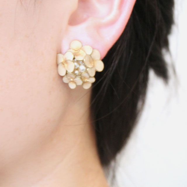 漆花 みだれ咲 白 イヤリング | 衣,アクセサリー | IKUNAS