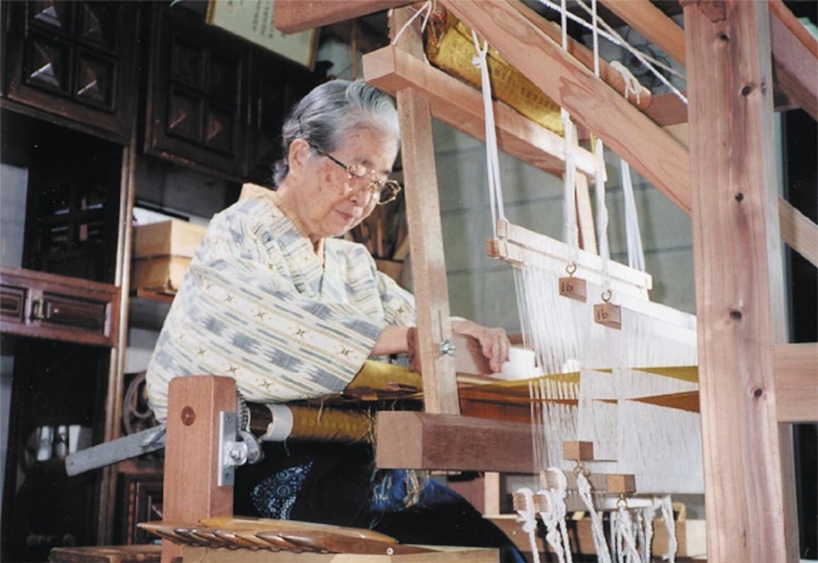 沖縄・首里の織物 -宮平初子の手縞と花織-（DVD） | 映像