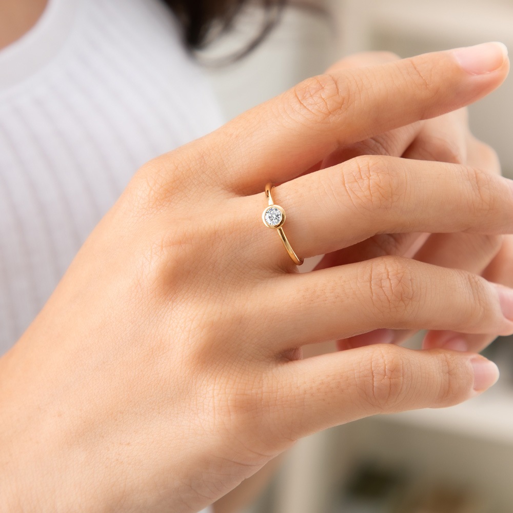 【IGI鑑定書付き】Pt900 / K18  0.3カラット ダイヤモンド ベゼル ソリティアリング（ラボグロウン・ダイヤモンド）