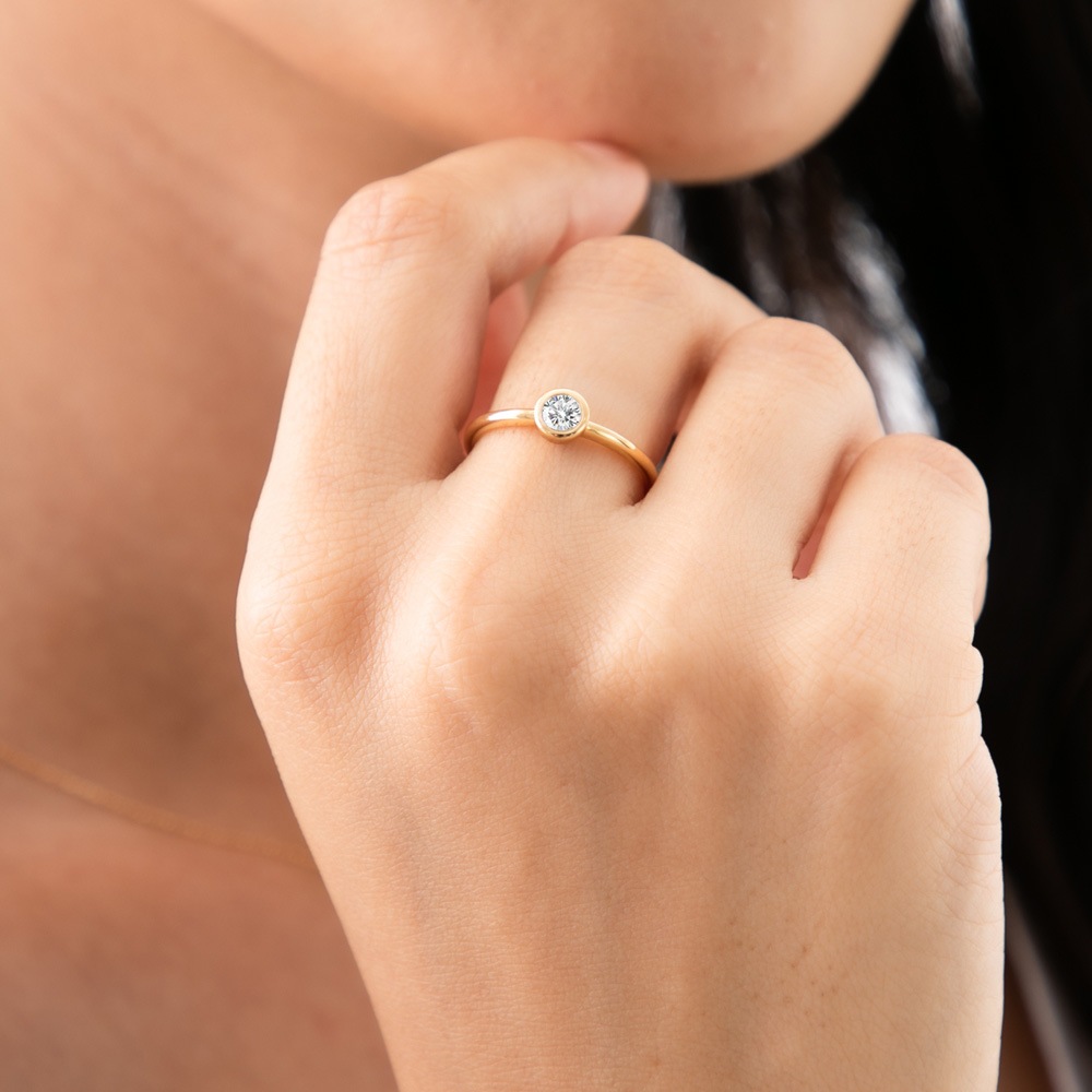 【IGI鑑定書付き】Pt900 / K18  0.3カラット ダイヤモンド ベゼル ソリティアリング（ラボグロウン・ダイヤモンド）