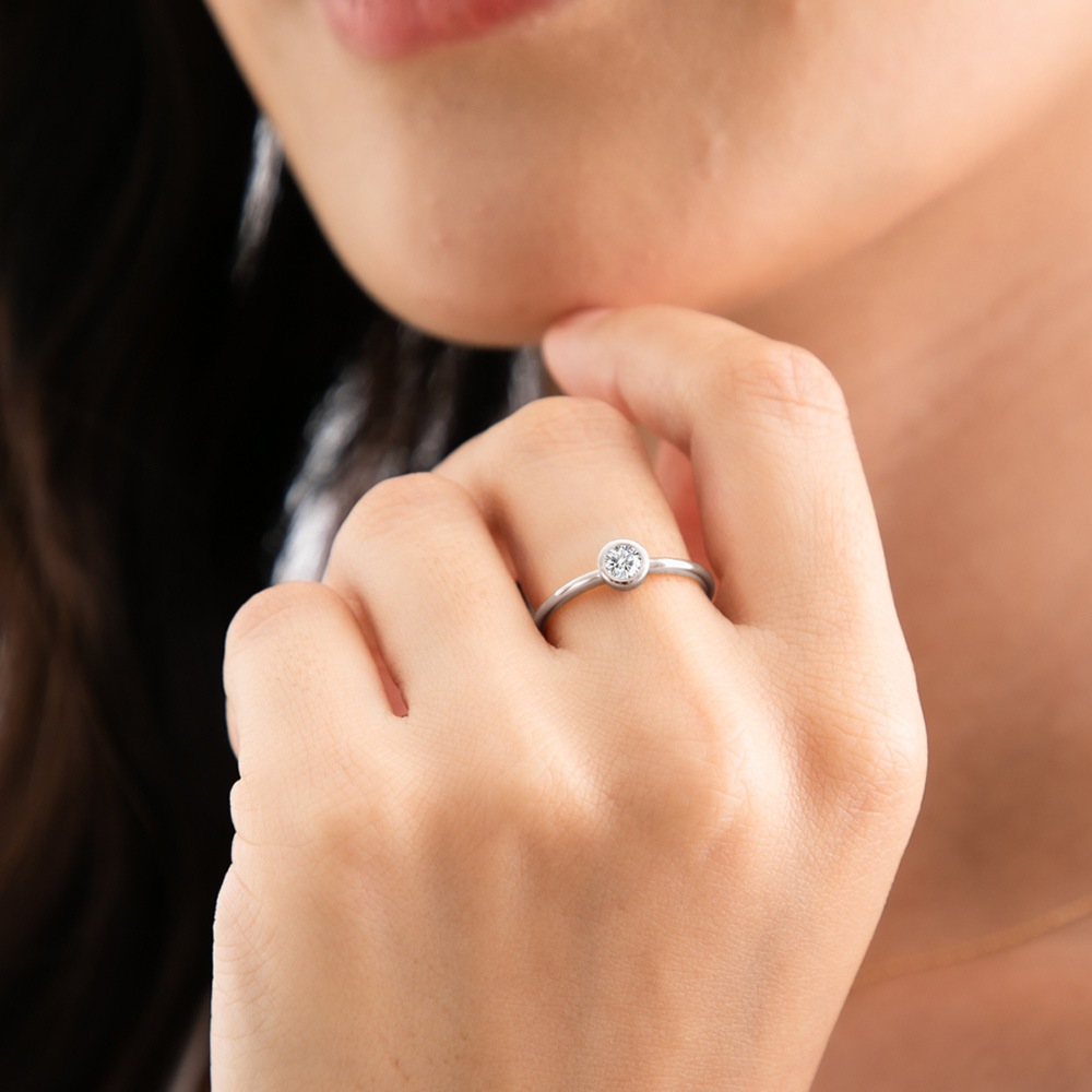 【IGI鑑定書付き】Pt900 / K18  0.3カラット ダイヤモンド ベゼル ソリティアリング（ラボグロウン・ダイヤモンド）