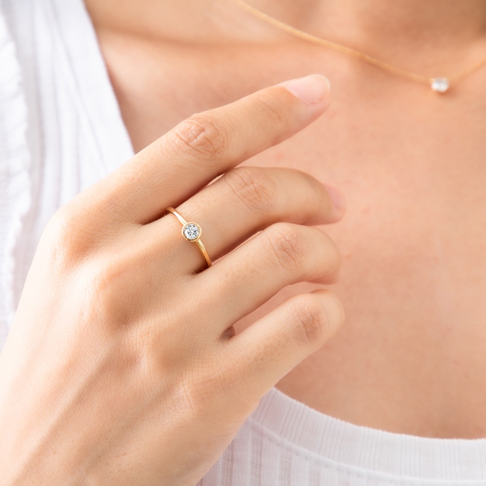 【IGI鑑定書付き】Pt900 / K18  0.3カラット ダイヤモンド ベゼル ソリティアリング（ラボグロウン・ダイヤモンド）