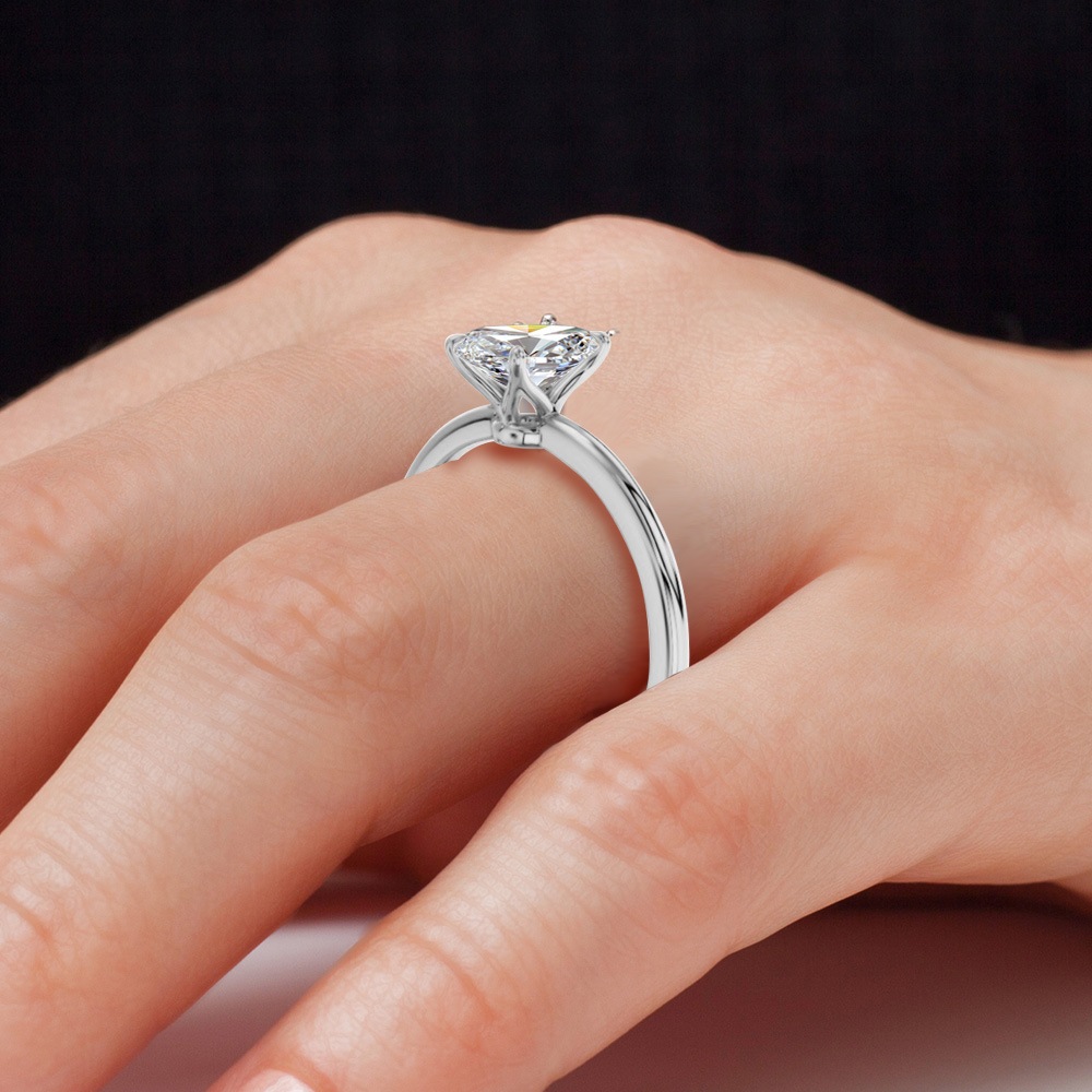 【1ct】ラボグロウンダイヤモンド リング オーバルカット D/VVS2/2EX Pt900 K18 ソリティア 指輪|JEWELRY CASTLE