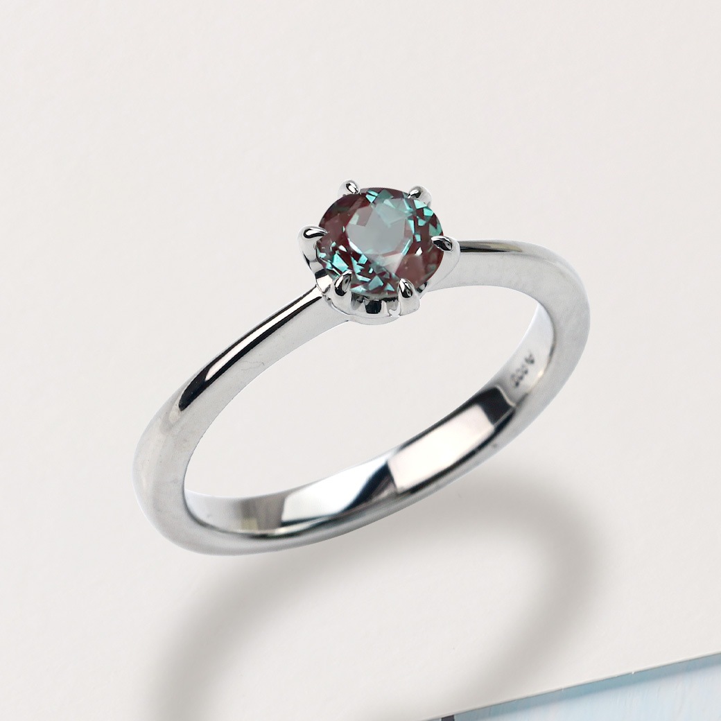 【プラチナ/K18】0.6カラット アレキサンドライト(ラボグロウン) リング 指輪 ・ラウンドカット