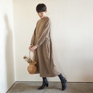 【シサム工房】KL WGペッパーシシュウピンタックワンピース