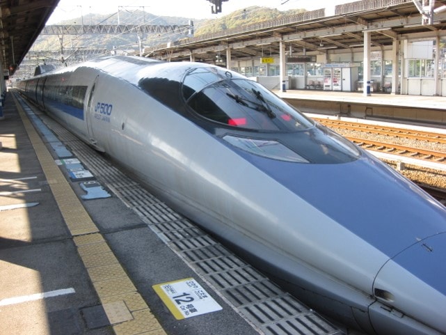 現在では山陽新幹線での８両編成のこだま号として活躍する500系は、ついに2027年目途での引退を発表されました。<br>今回の商品が、かつて東海道・山陽新幹線ののぞみ号として走っていた「あの日々」を思い出していただき、改めて500系に思いを馳せるきっかけになりますと幸いです。