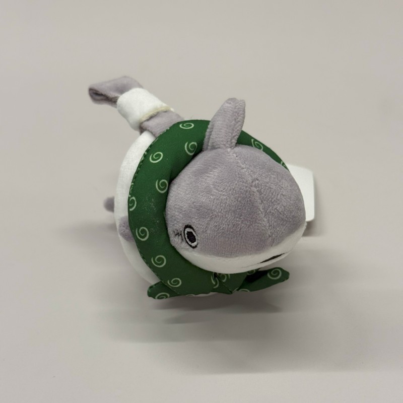 ミニぬいぐるみ「おでかけ子ザメ」（描き下ろし）