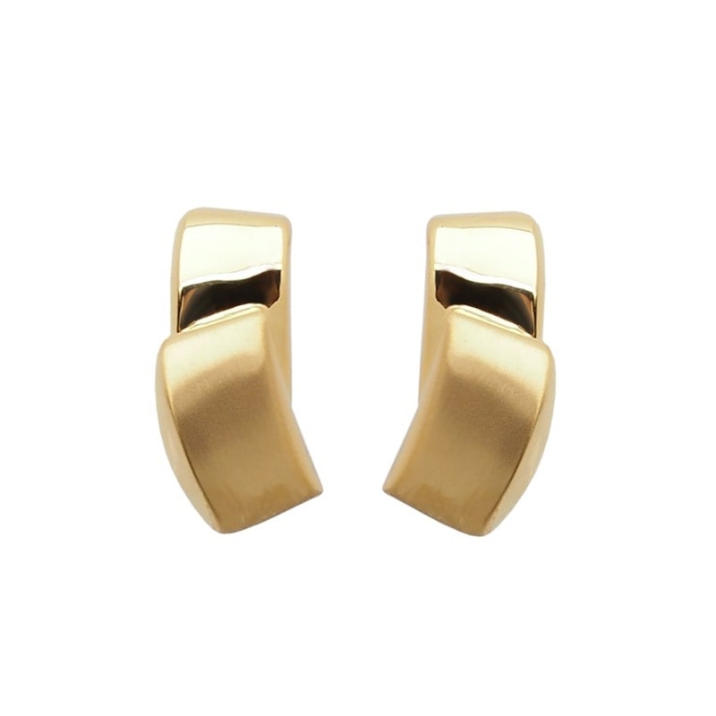 シンプルデザイン　クリップイヤリング ゴールドカラー