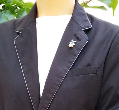 クリスタルガラスパール　リボンモチーフタックピン　クリームローズカラー