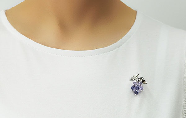 ぶどうモチーフ　メタルタックピン パープル&タンザナイトカラー